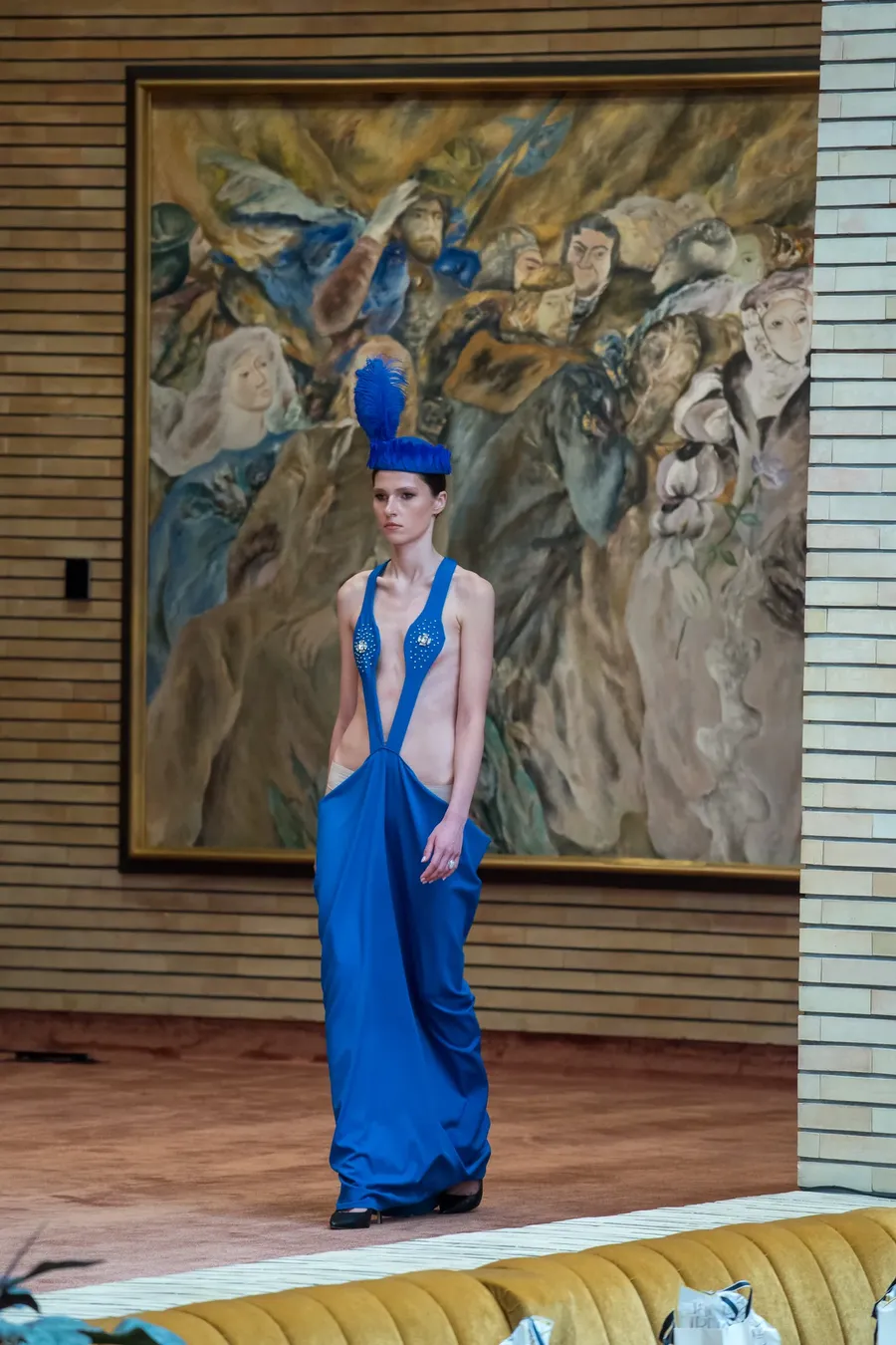 VDK „Behind the Curtains“ – mados dizaino baigiamųjų darbų pristatymas